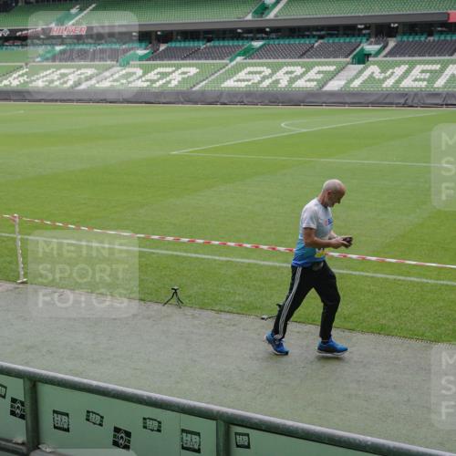 05.10.2025 - 20. swb-Marathon Bremen Michael Burmester http://msf.ph/oto/9241432 05.10.2025 10:35:04 Laufen im Stadion 7147, 7163, 7215, 9183, 9188, 9201, 9219, 9292, 9350, 9372, 9430, 9495, 9540, 9547, 9582, 9585, 9601, 9622, 9625, 9666, 9669, 9672, 9719, 9720, 9722, 9766, 9783, 9797, 9844, 9847, 9872, 9886, 9925, 9932, 9952, 9968, 9981, 10049, 10080, 10088, 10105, 10111, 10145, 10169, 10179, 10191, 10200, 10260, 10261, 10263, 10281, 10285, 10329, 10341, 10368, 10377, 10395, 10397, 10527, 10555, 10644, 10645, 10648, 10653, 10694, 10834, 10845, 10950, 10988, 7101, 7215, 9472, 9820 meine-sportfotos.de