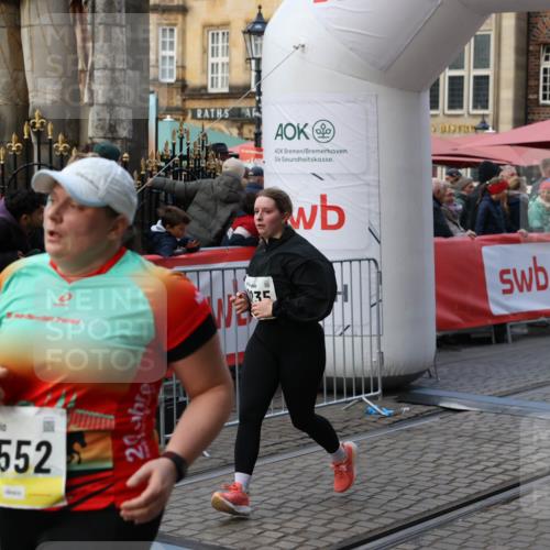 05.10.2025 - 20. swb-Marathon Bremen Yannick Fuchs http://msf.ph/oto/9241434 05.10.2025 11:08:38 Ziel 9186, 9235, 9481, 9552, 10134, 10787, 10859 meine-sportfotos.de