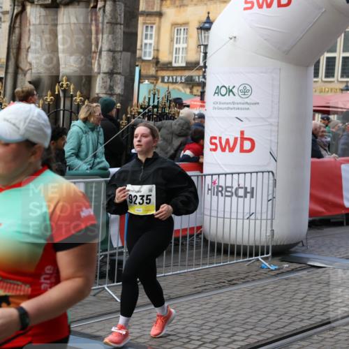 05.10.2025 - 20. swb-Marathon Bremen Yannick Fuchs http://msf.ph/oto/9241446 05.10.2025 11:08:38 Ziel 9186, 9235, 9481, 9552, 10134, 10787, 10859 meine-sportfotos.de