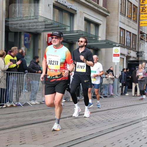 05.10.2025 - 20. swb-Marathon Bremen Strokosch-Dieckow http://msf.ph/oto/9241447 05.10.2025 10:48:09 Ziel 8787, 9223, 9293, 9298, 9385, 9404, 9406, 9437, 9478, 9641, 9665, 9704, 9810, 9958, 10109, 10131, 10177, 10211, 10303, 10685, 10931, 11005, 11096, 11119, 11292, 11357, 11505, 11561, 11637, 8787, 9223, 9293, 9298, 9385, 9404, 9406, 9437, 9478, 9641, 9665, 9704, 9810, 9958, 10109, 10131, 10177, 10211, 10303, 10685, 10931, 11005, 11096, 11119, 11292, 11357, 11505, 11561, 11637 meine-sportfotos.de