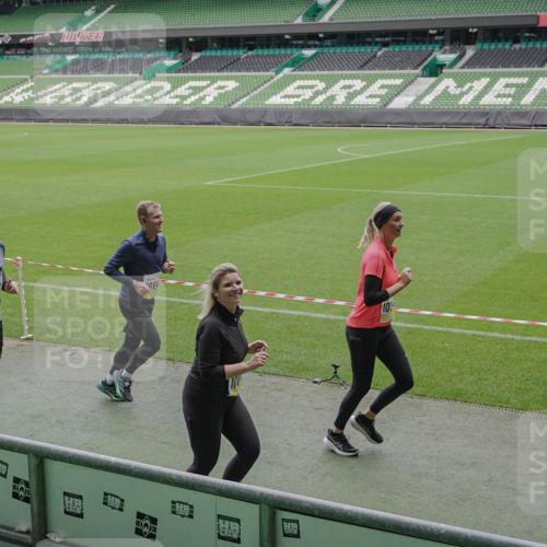 05.10.2025 - 20. swb-Marathon Bremen Michael Burmester http://msf.ph/oto/9241452 05.10.2025 10:35:06 Laufen im Stadion 7147, 7163, 9183, 9188, 9201, 9219, 9292, 9350, 9372, 9430, 9495, 9540, 9547, 9576, 9582, 9585, 9601, 9622, 9625, 9666, 9669, 9672, 9719, 9720, 9722, 9766, 9783, 9797, 9844, 9847, 9872, 9886, 9925, 9932, 9952, 9968, 9981, 10049, 10055, 10080, 10088, 10105, 10111, 10145, 10169, 10179, 10200, 10260, 10263, 10281, 10329, 10341, 10368, 10377, 10395, 10397, 10527, 10555, 10644, 10645, 10648, 10653, 10694, 10834, 10845, 10950, 10988, 7101, 7215, 9372, 9472, 9547, 9585, 9820 meine-sportfotos.de