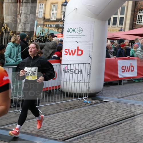 05.10.2025 - 20. swb-Marathon Bremen Yannick Fuchs http://msf.ph/oto/9241455 05.10.2025 11:08:38 Ziel 9186, 9235, 9481, 9552, 10134, 10787, 10859 meine-sportfotos.de