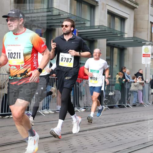 05.10.2025 - 20. swb-Marathon Bremen Strokosch-Dieckow http://msf.ph/oto/9241460 05.10.2025 10:48:09 Ziel 8787, 9223, 9293, 9298, 9385, 9404, 9406, 9437, 9478, 9641, 9665, 9704, 9810, 9958, 10109, 10131, 10177, 10211, 10303, 10685, 10931, 11005, 11096, 11119, 11292, 11357, 11505, 11561, 11637, 8787, 9223, 9293, 9298, 9385, 9404, 9406, 9437, 9478, 9641, 9665, 9704, 9810, 9958, 10109, 10131, 10177, 10211, 10303, 10685, 10931, 11005, 11096, 11119, 11292, 11357, 11505, 11561, 11637 meine-sportfotos.de