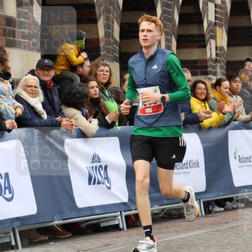 05.10.2025 - 20. swb-Marathon Bremen Strokosch-Dieckow http://msf.ph/oto/9241462 05.10.2025 12:43:25 Ziel 303, 1289, 1643 meine-sportfotos.de