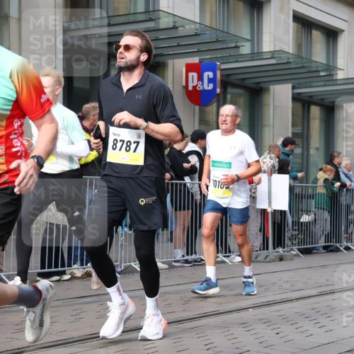 05.10.2025 - 20. swb-Marathon Bremen Strokosch-Dieckow http://msf.ph/oto/9241471 05.10.2025 10:48:09 Ziel 8787, 9223, 9293, 9298, 9385, 9404, 9406, 9437, 9478, 9641, 9665, 9704, 9810, 9958, 10109, 10131, 10177, 10211, 10303, 10685, 10931, 11005, 11096, 11119, 11292, 11357, 11505, 11561, 11637, 8787, 9223, 9293, 9298, 9385, 9404, 9406, 9437, 9478, 9641, 9665, 9704, 9810, 9958, 10109, 10131, 10177, 10211, 10303, 10685, 10931, 11005, 11096, 11119, 11292, 11357, 11505, 11561, 11637 meine-sportfotos.de