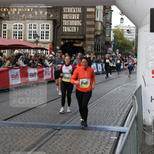 05.10.2025 - 20. swb-Marathon Bremen Yannick Fuchs http://msf.ph/oto/9241477 05.10.2025 11:08:39 Ziel 9235, 9481, 9552, 9982, 10134, 10787, 10859 meine-sportfotos.de