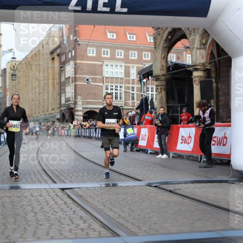 05.10.2025 - 20. swb-Marathon Bremen Yannick Fuchs http://msf.ph/oto/9241482 05.10.2025 10:41:14 Ziel 10606, 10952 meine-sportfotos.de