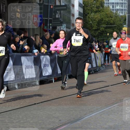 05.10.2025 - 20. swb-Marathon Bremen Strokosch-Dieckow http://msf.ph/oto/9241486 05.10.2025 10:57:21 Ziel 7101, 9215, 9260, 9292, 9450, 9550, 9844, 9947, 10169, 10281, 10367, 10645, 10657, 10950, 11015, 11606 meine-sportfotos.de