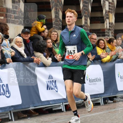 05.10.2025 - 20. swb-Marathon Bremen Strokosch-Dieckow http://msf.ph/oto/9241496 05.10.2025 12:43:25 Ziel 303, 1289, 1643 meine-sportfotos.de