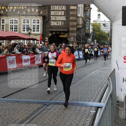05.10.2025 - 20. swb-Marathon Bremen Yannick Fuchs http://msf.ph/oto/9241501 05.10.2025 11:08:39 Ziel 9235, 9481, 9552, 9982, 10134, 10787, 10859 meine-sportfotos.de