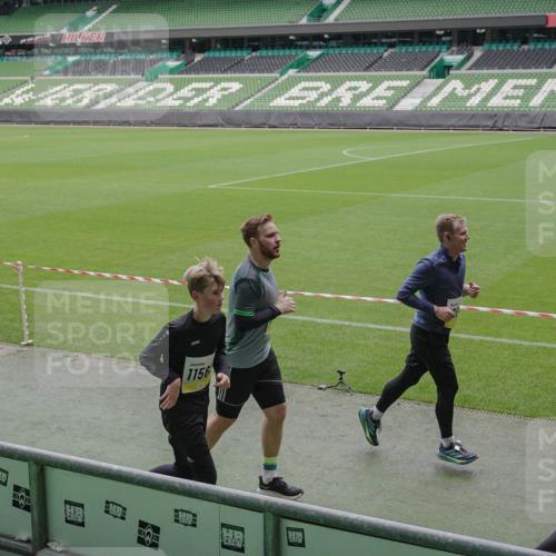 05.10.2025 - 20. swb-Marathon Bremen Michael Burmester http://msf.ph/oto/9241506 05.10.2025 10:35:07 Laufen im Stadion 7147, 7163, 9183, 9188, 9201, 9219, 9292, 9350, 9430, 9495, 9540, 9576, 9582, 9601, 9612, 9622, 9625, 9666, 9669, 9672, 9719, 9720, 9722, 9766, 9783, 9797, 9844, 9847, 9872, 9886, 9925, 9932, 9952, 9968, 9981, 10049, 10055, 10080, 10088, 10105, 10111, 10145, 10169, 10179, 10200, 10225, 10260, 10263, 10281, 10329, 10341, 10368, 10377, 10395, 10397, 10527, 10555, 10644, 10645, 10648, 10653, 10694, 10834, 10845, 10950, 10988, 7101, 7215, 9372, 9472, 9547, 9585, 9820 meine-sportfotos.de