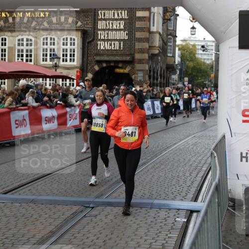 05.10.2025 - 20. swb-Marathon Bremen Yannick Fuchs http://msf.ph/oto/9241509 05.10.2025 11:08:39 Ziel 9235, 9481, 9552, 9982, 10134, 10787, 10859 meine-sportfotos.de