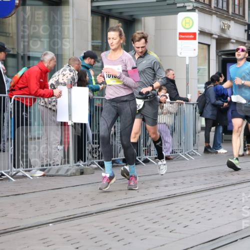 05.10.2025 - 20. swb-Marathon Bremen Strokosch-Dieckow http://msf.ph/oto/9241512 05.10.2025 10:48:11 Ziel 8787, 9223, 9298, 9385, 9404, 9406, 9437, 9478, 9665, 9704, 9729, 9810, 9958, 10109, 10131, 10177, 10211, 10303, 10685, 11005, 11096, 11119, 11292, 11357, 11505, 8787, 9223, 9298, 9385, 9404, 9406, 9437, 9478, 9665, 9704, 9729, 9810, 9958, 10109, 10131, 10177, 10211, 10303, 10685, 11005, 11096, 11119, 11292, 11357, 11505 meine-sportfotos.de