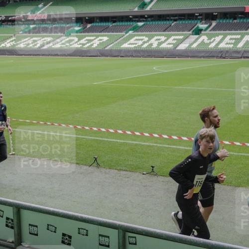 05.10.2025 - 20. swb-Marathon Bremen Michael Burmester http://msf.ph/oto/9241515 05.10.2025 10:35:08 Laufen im Stadion 7147, 7163, 9183, 9188, 9201, 9219, 9292, 9350, 9430, 9495, 9540, 9576, 9582, 9601, 9612, 9622, 9625, 9666, 9669, 9672, 9719, 9720, 9722, 9766, 9783, 9797, 9844, 9847, 9886, 9925, 9932, 9952, 9968, 9981, 10049, 10055, 10080, 10088, 10105, 10111, 10145, 10169, 10179, 10200, 10225, 10260, 10263, 10281, 10329, 10341, 10368, 10377, 10395, 10397, 10527, 10555, 10644, 10645, 10648, 10653, 10694, 10834, 10845, 10950, 10988, 7101, 7215, 9372, 9472, 9547, 9585, 9820 meine-sportfotos.de