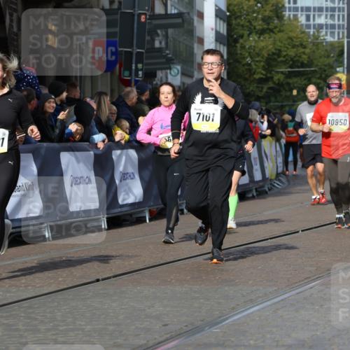 05.10.2025 - 20. swb-Marathon Bremen Strokosch-Dieckow http://msf.ph/oto/9241531 05.10.2025 10:57:21 Ziel 7101, 9215, 9260, 9292, 9450, 9550, 9844, 9947, 10169, 10281, 10367, 10645, 10657, 10950, 11015, 11606 meine-sportfotos.de
