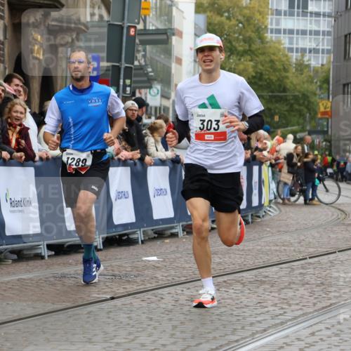05.10.2025 - 20. swb-Marathon Bremen Strokosch-Dieckow http://msf.ph/oto/9241534 05.10.2025 12:43:32 Ziel 303, 923, 1077, 1289 meine-sportfotos.de