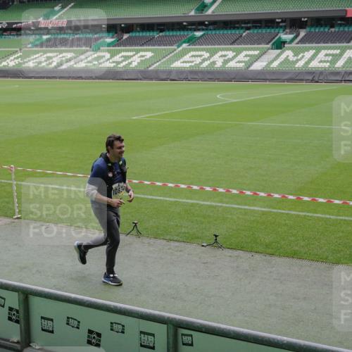 05.10.2025 - 20. swb-Marathon Bremen Michael Burmester http://msf.ph/oto/9241555 05.10.2025 10:35:09 Laufen im Stadion 7147, 7163, 9183, 9188, 9201, 9219, 9292, 9350, 9430, 9495, 9540, 9576, 9582, 9601, 9612, 9622, 9625, 9666, 9669, 9672, 9719, 9720, 9722, 9766, 9783, 9790, 9797, 9844, 9847, 9886, 9925, 9932, 9952, 9968, 9981, 10049, 10055, 10080, 10088, 10105, 10145, 10169, 10179, 10200, 10225, 10260, 10263, 10281, 10329, 10341, 10368, 10377, 10395, 10397, 10527, 10555, 10644, 10645, 10653, 10694, 10834, 10845, 10950, 10988, 7101, 7215, 9372, 9472, 9547, 9585, 9783, 9820 meine-sportfotos.de