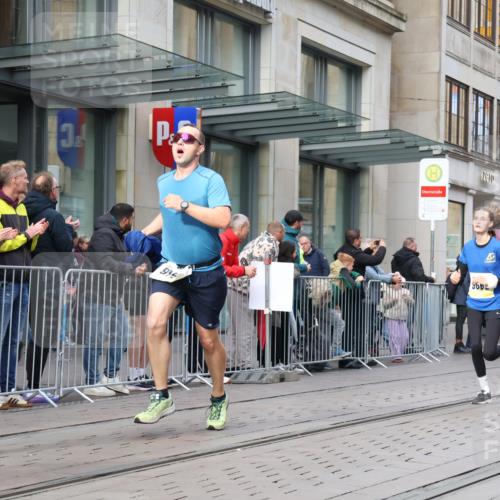 05.10.2025 - 20. swb-Marathon Bremen Strokosch-Dieckow http://msf.ph/oto/9241561 05.10.2025 10:48:13 Ziel 8787, 9223, 9261, 9298, 9385, 9404, 9406, 9437, 9478, 9665, 9704, 9729, 9810, 9958, 10109, 10131, 10177, 10211, 10303, 10685, 10799, 11005, 11096, 11292, 11357, 11505, 8787, 9223, 9261, 9298, 9385, 9404, 9406, 9437, 9478, 9665, 9704, 9729, 9810, 9958, 10109, 10131, 10177, 10211, 10303, 10685, 10799, 11005, 11096, 11292, 11357, 11505 meine-sportfotos.de