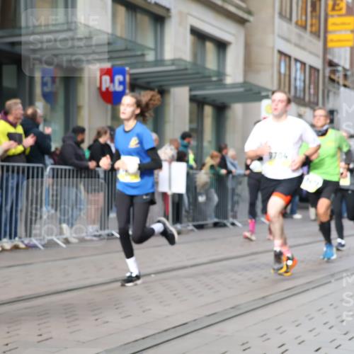 05.10.2025 - 20. swb-Marathon Bremen Strokosch-Dieckow http://msf.ph/oto/9241594 05.10.2025 10:48:14 Ziel 8787, 9223, 9261, 9298, 9385, 9404, 9406, 9437, 9478, 9482, 9665, 9704, 9729, 9810, 9958, 10109, 10131, 10177, 10211, 10303, 10685, 10799, 11005, 11096, 11357, 11505, 8787, 9223, 9261, 9298, 9385, 9404, 9406, 9437, 9478, 9482, 9665, 9704, 9729, 9810, 9958, 10109, 10131, 10177, 10211, 10303, 10685, 10799, 11005, 11096, 11357, 11505 meine-sportfotos.de