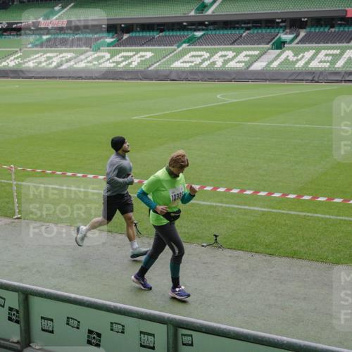 05.10.2025 - 20. swb-Marathon Bremen Michael Burmester http://msf.ph/oto/9241598 05.10.2025 10:35:10 Laufen im Stadion 7147, 7163, 9183, 9188, 9201, 9219, 9292, 9350, 9430, 9495, 9508, 9540, 9550, 9576, 9582, 9601, 9612, 9622, 9625, 9666, 9669, 9672, 9719, 9720, 9722, 9766, 9790, 9797, 9844, 9847, 9886, 9925, 9932, 9952, 9968, 9981, 10049, 10055, 10080, 10088, 10105, 10145, 10169, 10179, 10200, 10225, 10260, 10263, 10281, 10329, 10341, 10368, 10377, 10395, 10397, 10527, 10555, 10644, 10645, 10653, 10694, 10834, 10845, 10950, 10988, 7101, 7215, 9372, 9472, 9547, 9585, 9783, 9820 meine-sportfotos.de