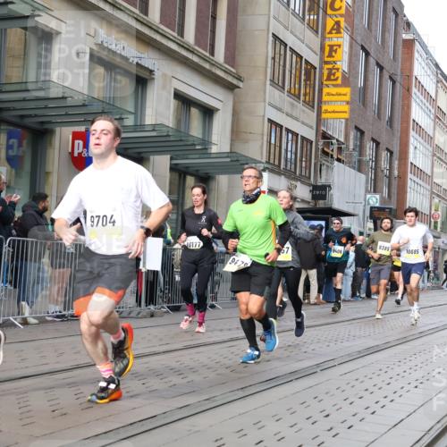 05.10.2025 - 20. swb-Marathon Bremen Strokosch-Dieckow http://msf.ph/oto/9241619 05.10.2025 10:48:15 Ziel 8787, 9223, 9261, 9298, 9385, 9406, 9437, 9478, 9482, 9665, 9704, 9729, 9810, 9958, 10109, 10131, 10177, 10211, 10303, 10685, 10799, 11005, 11096, 11357, 11505, 8787, 9223, 9261, 9298, 9385, 9406, 9437, 9478, 9482, 9665, 9704, 9729, 9810, 9958, 10109, 10131, 10177, 10211, 10303, 10685, 10799, 11005, 11096, 11357, 11505 meine-sportfotos.de