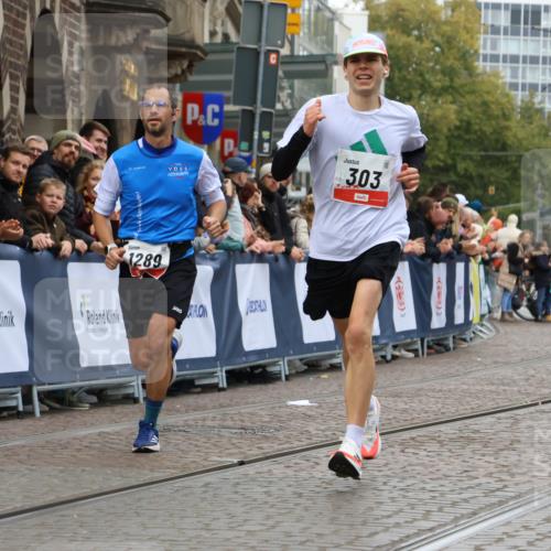 05.10.2025 - 20. swb-Marathon Bremen Strokosch-Dieckow http://msf.ph/oto/9241626 05.10.2025 12:43:32 Ziel 303, 923, 1077, 1289 meine-sportfotos.de