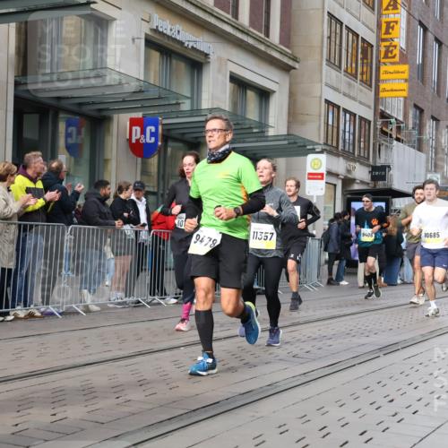 05.10.2025 - 20. swb-Marathon Bremen Strokosch-Dieckow http://msf.ph/oto/9241642 05.10.2025 10:48:15 Ziel 8787, 9223, 9261, 9298, 9385, 9406, 9437, 9478, 9482, 9665, 9704, 9729, 9810, 9958, 10109, 10131, 10177, 10211, 10303, 10685, 10799, 11005, 11096, 11357, 11505, 8787, 9223, 9261, 9298, 9385, 9406, 9437, 9478, 9482, 9665, 9704, 9729, 9810, 9958, 10109, 10131, 10177, 10211, 10303, 10685, 10799, 11005, 11096, 11357, 11505 meine-sportfotos.de