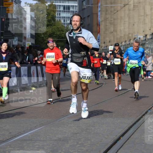 05.10.2025 - 20. swb-Marathon Bremen Strokosch-Dieckow http://msf.ph/oto/9241643 05.10.2025 10:57:23 Ziel 7101, 9000, 9215, 9260, 9550, 9844, 10281, 10367, 10645, 10950, 11606 meine-sportfotos.de