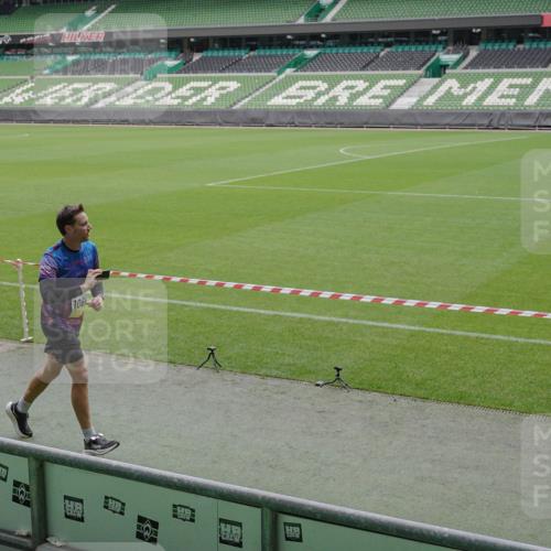 05.10.2025 - 20. swb-Marathon Bremen Michael Burmester http://msf.ph/oto/9241646 05.10.2025 10:35:11 Laufen im Stadion 7147, 7163, 9183, 9188, 9201, 9219, 9292, 9350, 9430, 9495, 9508, 9540, 9550, 9576, 9582, 9601, 9612, 9622, 9625, 9666, 9669, 9672, 9719, 9720, 9722, 9766, 9790, 9797, 9844, 9847, 9886, 9925, 9952, 9968, 9981, 10049, 10055, 10080, 10088, 10105, 10145, 10169, 10179, 10200, 10225, 10260, 10263, 10281, 10329, 10341, 10368, 10377, 10395, 10397, 10527, 10555, 10644, 10645, 10653, 10694, 10834, 10845, 10950, 10988, 7101, 7215, 9372, 9472, 9547, 9585, 9783, 9820 meine-sportfotos.de