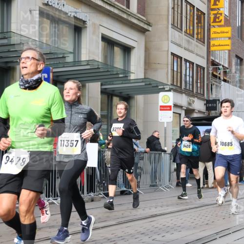 05.10.2025 - 20. swb-Marathon Bremen Strokosch-Dieckow http://msf.ph/oto/9241654 05.10.2025 10:48:16 Ziel 8787, 9261, 9298, 9385, 9406, 9437, 9478, 9482, 9665, 9704, 9729, 9810, 9958, 10109, 10131, 10177, 10211, 10303, 10685, 10799, 11005, 11096, 11357, 11505, 8787, 9261, 9298, 9385, 9406, 9437, 9478, 9482, 9665, 9704, 9729, 9810, 9958, 10109, 10131, 10177, 10211, 10303, 10685, 10799, 11005, 11096, 11357, 11505 meine-sportfotos.de