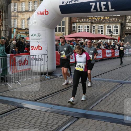 05.10.2025 - 20. swb-Marathon Bremen Yannick Fuchs http://msf.ph/oto/9241656 05.10.2025 11:08:42 Ziel 9235, 9481, 9982, 10134, 10212, 10787, 10859, 11242 meine-sportfotos.de