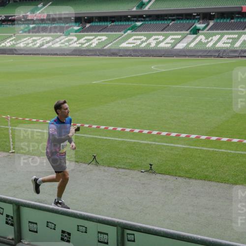 05.10.2025 - 20. swb-Marathon Bremen Michael Burmester http://msf.ph/oto/9241666 05.10.2025 10:35:11 Laufen im Stadion 7147, 7163, 9183, 9188, 9201, 9219, 9292, 9350, 9430, 9495, 9508, 9540, 9550, 9576, 9582, 9601, 9612, 9622, 9625, 9666, 9669, 9672, 9719, 9720, 9722, 9766, 9790, 9797, 9844, 9847, 9886, 9925, 9952, 9968, 9981, 10049, 10055, 10080, 10088, 10105, 10145, 10169, 10179, 10200, 10225, 10260, 10263, 10281, 10329, 10341, 10368, 10377, 10395, 10397, 10527, 10555, 10644, 10645, 10653, 10694, 10834, 10845, 10950, 10988, 7101, 7215, 9372, 9472, 9547, 9585, 9783, 9820 meine-sportfotos.de
