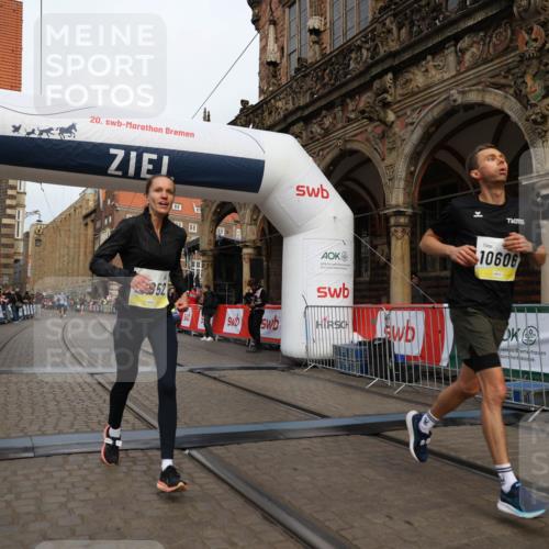 05.10.2025 - 20. swb-Marathon Bremen Yannick Fuchs http://msf.ph/oto/9241673 05.10.2025 10:41:16 Ziel 10606, 10952 meine-sportfotos.de