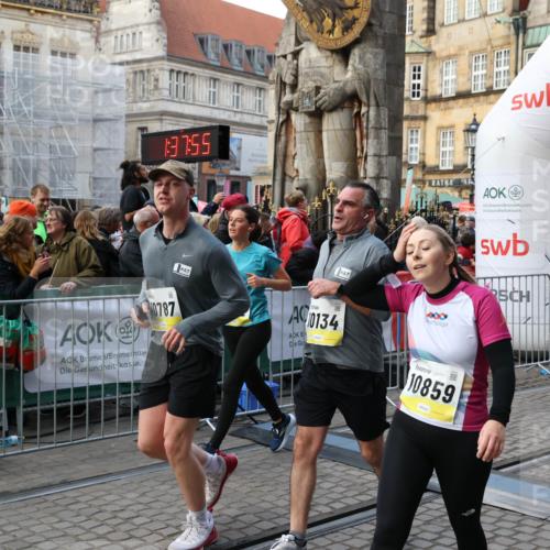 05.10.2025 - 20. swb-Marathon Bremen Yannick Fuchs http://msf.ph/oto/9241679 05.10.2025 11:08:44 Ziel 7069, 9481, 9982, 10134, 10212, 10787, 10859, 10998, 11028, 11076, 11242 meine-sportfotos.de