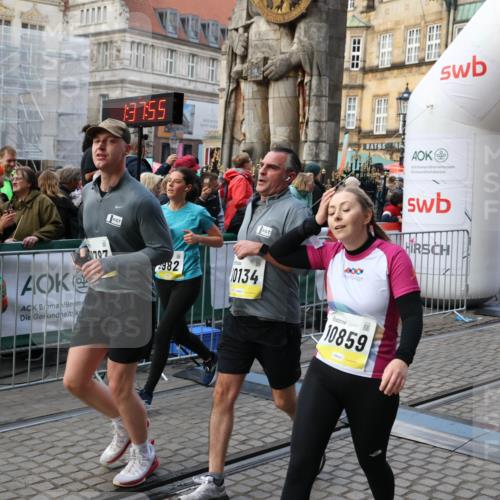 05.10.2025 - 20. swb-Marathon Bremen Yannick Fuchs http://msf.ph/oto/9241688 05.10.2025 11:08:44 Ziel 7069, 9481, 9982, 10134, 10212, 10787, 10859, 10998, 11028, 11076, 11242 meine-sportfotos.de