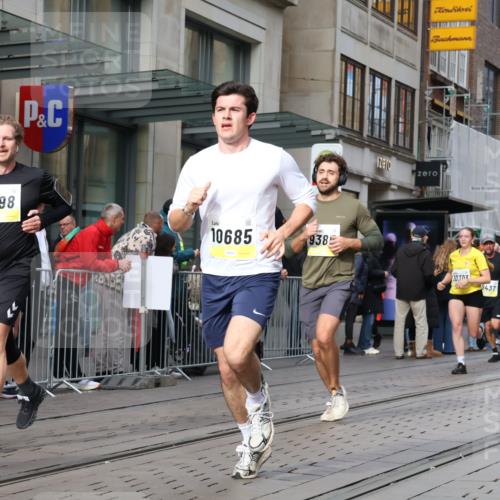 05.10.2025 - 20. swb-Marathon Bremen Strokosch-Dieckow http://msf.ph/oto/9241689 05.10.2025 10:48:17 Ziel 8787, 9261, 9298, 9385, 9406, 9437, 9478, 9482, 9665, 9729, 9958, 10109, 10131, 10177, 10211, 10303, 10685, 10799, 11005, 11096, 11357, 11505, 8787, 9261, 9298, 9385, 9406, 9437, 9478, 9482, 9665, 9729, 9958, 10109, 10131, 10177, 10211, 10303, 10685, 10799, 11005, 11096, 11357, 11505 meine-sportfotos.de