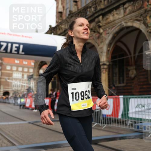 05.10.2025 - 20. swb-Marathon Bremen Yannick Fuchs http://msf.ph/oto/9241696 05.10.2025 10:41:16 Ziel 10606, 10952 meine-sportfotos.de
