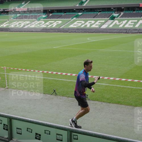 05.10.2025 - 20. swb-Marathon Bremen Michael Burmester http://msf.ph/oto/9241698 05.10.2025 10:35:12 Laufen im Stadion 7147, 7163, 9183, 9188, 9201, 9219, 9292, 9350, 9430, 9495, 9508, 9540, 9550, 9576, 9582, 9601, 9612, 9622, 9625, 9666, 9669, 9672, 9719, 9720, 9722, 9766, 9790, 9797, 9844, 9847, 9886, 9925, 9952, 9968, 9981, 10049, 10055, 10080, 10088, 10105, 10145, 10169, 10179, 10200, 10225, 10260, 10263, 10281, 10329, 10341, 10368, 10377, 10395, 10397, 10527, 10555, 10644, 10645, 10653, 10694, 10834, 10845, 10950, 10988, 7101, 7215, 9372, 9472, 9547, 9585, 9719, 9783, 9820 meine-sportfotos.de