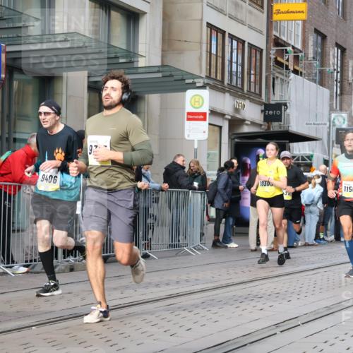 05.10.2025 - 20. swb-Marathon Bremen Strokosch-Dieckow http://msf.ph/oto/9241709 05.10.2025 10:48:17 Ziel 8787, 9261, 9298, 9385, 9406, 9437, 9478, 9482, 9665, 9729, 9958, 10109, 10131, 10177, 10211, 10303, 10685, 10799, 11005, 11096, 11357, 11505, 8787, 9261, 9298, 9385, 9406, 9437, 9478, 9482, 9665, 9729, 9958, 10109, 10131, 10177, 10211, 10303, 10685, 10799, 11005, 11096, 11357, 11505 meine-sportfotos.de