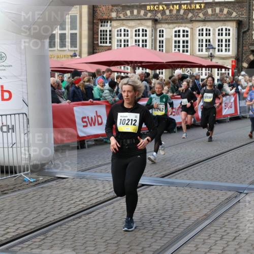 05.10.2025 - 20. swb-Marathon Bremen Yannick Fuchs http://msf.ph/oto/9241711 05.10.2025 11:08:45 Ziel 7069, 7706, 9481, 9982, 10134, 10212, 10787, 10859, 10998, 11028, 11073, 11076, 11242 meine-sportfotos.de