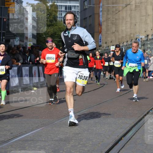 05.10.2025 - 20. swb-Marathon Bremen Strokosch-Dieckow http://msf.ph/oto/9241712 05.10.2025 10:57:23 Ziel 7101, 9000, 9215, 9260, 9550, 9844, 10281, 10367, 10645, 10950, 11606 meine-sportfotos.de