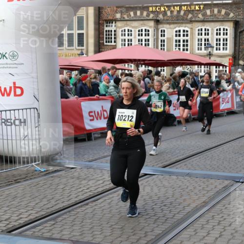 05.10.2025 - 20. swb-Marathon Bremen Yannick Fuchs http://msf.ph/oto/9241722 05.10.2025 11:08:45 Ziel 7069, 7706, 9481, 9982, 10134, 10212, 10787, 10859, 10998, 11028, 11073, 11076, 11242 meine-sportfotos.de