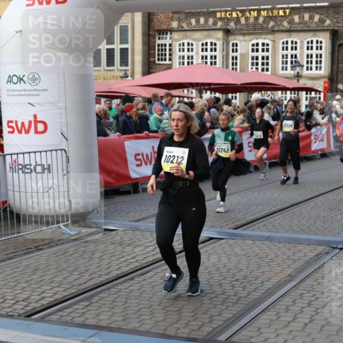 05.10.2025 - 20. swb-Marathon Bremen Yannick Fuchs http://msf.ph/oto/9241729 05.10.2025 11:08:45 Ziel 7069, 7706, 9481, 9982, 10134, 10212, 10787, 10859, 10998, 11028, 11073, 11076, 11242 meine-sportfotos.de