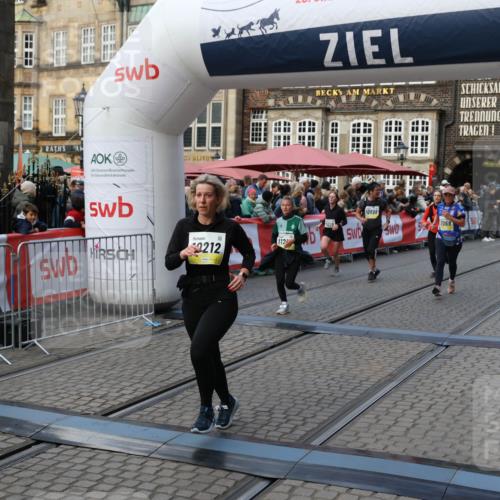 05.10.2025 - 20. swb-Marathon Bremen Yannick Fuchs http://msf.ph/oto/9241737 05.10.2025 11:08:46 Ziel 7069, 7706, 9982, 10134, 10212, 10787, 10859, 10998, 11028, 11073, 11076, 11242 meine-sportfotos.de