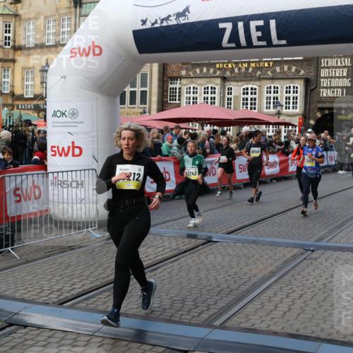 05.10.2025 - 20. swb-Marathon Bremen Yannick Fuchs http://msf.ph/oto/9241740 05.10.2025 11:08:46 Ziel 7069, 7706, 9982, 10134, 10212, 10787, 10859, 10998, 11028, 11073, 11076, 11242 meine-sportfotos.de