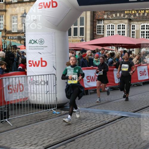 05.10.2025 - 20. swb-Marathon Bremen Yannick Fuchs http://msf.ph/oto/9241769 05.10.2025 11:08:47 Ziel 7069, 7706, 9276, 9982, 10134, 10212, 10787, 10998, 11028, 11073, 11076, 11242 meine-sportfotos.de