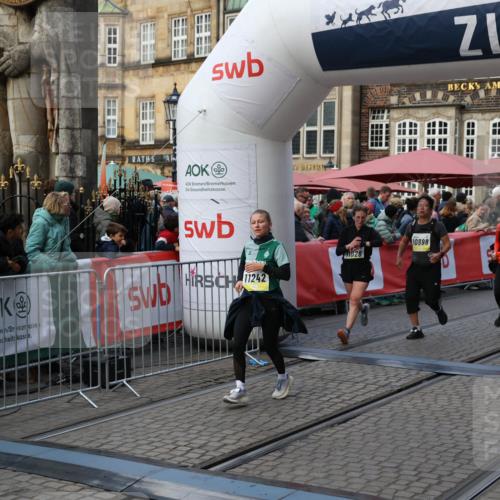 05.10.2025 - 20. swb-Marathon Bremen Yannick Fuchs http://msf.ph/oto/9241785 05.10.2025 11:08:47 Ziel 7069, 7706, 9276, 9982, 10134, 10212, 10787, 10998, 11028, 11073, 11076, 11242 meine-sportfotos.de