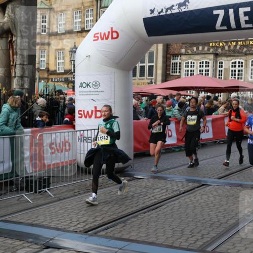 05.10.2025 - 20. swb-Marathon Bremen Yannick Fuchs http://msf.ph/oto/9241806 05.10.2025 11:08:47 Ziel 7069, 7706, 9276, 9982, 10134, 10212, 10787, 10998, 11028, 11073, 11076, 11242 meine-sportfotos.de