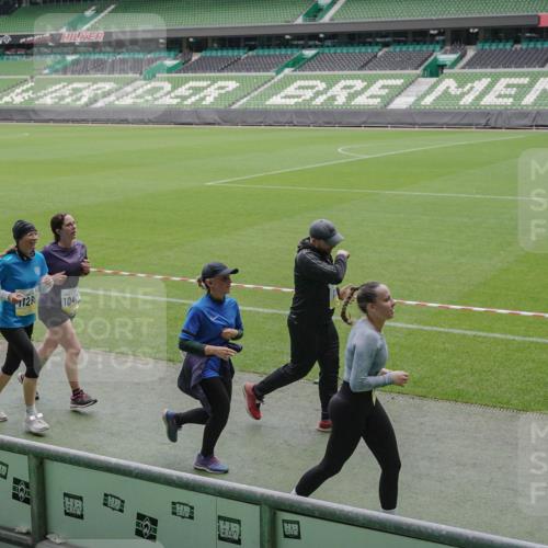 05.10.2025 - 20. swb-Marathon Bremen Michael Burmester http://msf.ph/oto/9241811 05.10.2025 10:35:19 Laufen im Stadion 7163, 9183, 9188, 9201, 9219, 9350, 9430, 9495, 9508, 9540, 9550, 9576, 9582, 9601, 9612, 9622, 9625, 9666, 9669, 9672, 9720, 9722, 9766, 9790, 9797, 9847, 9886, 9914, 9925, 9952, 9962, 9968, 9981, 10039, 10049, 10055, 10059, 10080, 10084, 10105, 10145, 10169, 10179, 10225, 10260, 10263, 10281, 10341, 10353, 10368, 10377, 10395, 10555, 10644, 10645, 10653, 10694, 10834, 10845, 10950, 10988, 7147, 7215, 9292, 9372, 9547, 9585, 9719, 9783 meine-sportfotos.de