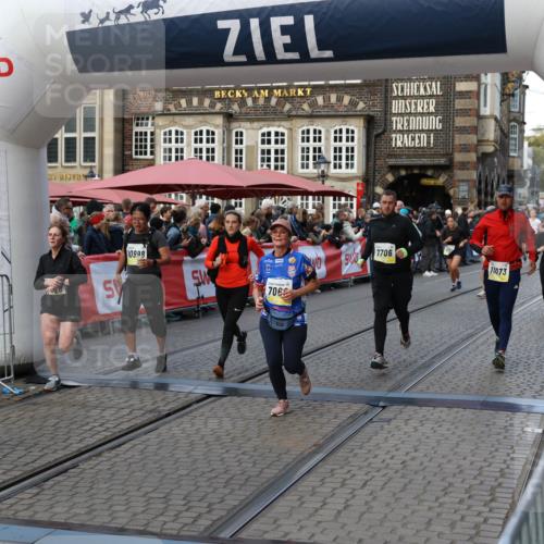 05.10.2025 - 20. swb-Marathon Bremen Yannick Fuchs http://msf.ph/oto/9241812 05.10.2025 11:08:47 Ziel 7069, 7706, 9276, 9982, 10134, 10212, 10787, 10998, 11028, 11073, 11076, 11242 meine-sportfotos.de